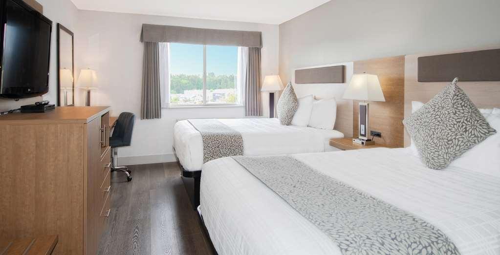 Coast Abbotsford Hotel & Suites Room photo