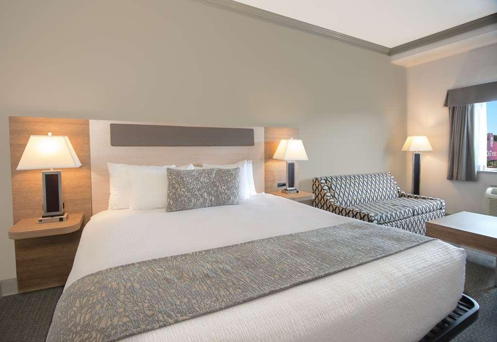 Coast Abbotsford Hotel & Suites Room photo